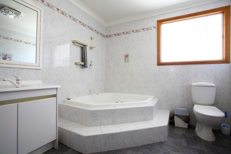 Top Bathtub Installation Companies in Holly, MI